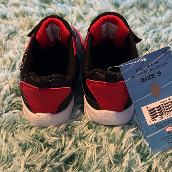 Marvel - Picture 4 of 7